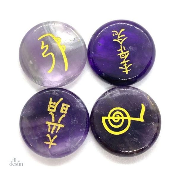 Accessoires de bien-être: pierres aux symboles du reiki