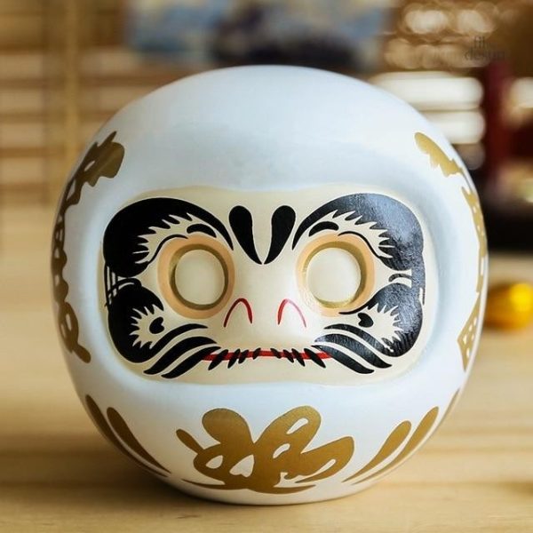 Poupée Daruma rouge, emblème de la bonne fortune