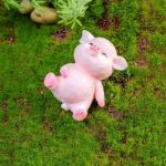Figurine de cochon porte-bonheur traditionnelle