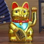 Statue de Maneki Neko traditionnelle, amulette de prospérité
