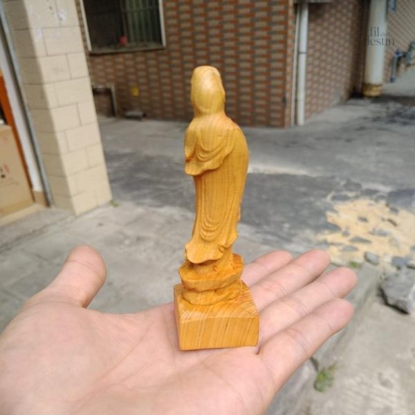 Détails artistiques de la statuette Guan Yin