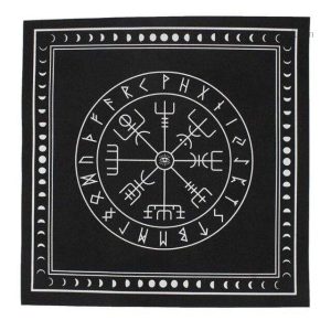 Accessoire de divination en design nordique traditionnel
